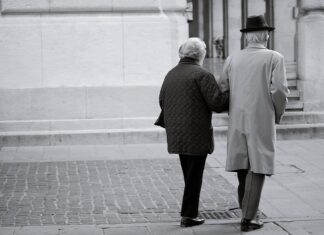 Primul medicament experimental care încetinește evoluția bolii Alzheimer Batrini