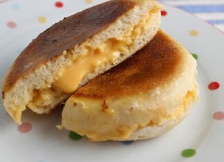 Pasager amendat cu 2.000 de dolari pentru transportul a două sandvișuri în Australia Sandvis