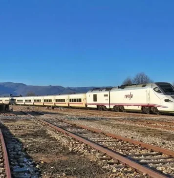 Noi carduri de transport pentru abonamente la CFR Călători și aplicația STB, extinse în București-Ilfov Tren