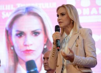 Firea: ”Copiii care riscă abandonul școlar sunt problema noastră, a întregii societăți” Foto: Facebook/Gabriela Firea