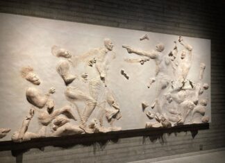 Actorul Brad Pitt își încearcă norocul în domeniul sculpturii Foto: Twitter/Brad Pitt