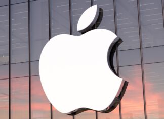 Apple, dată în judecată de două femei Apple