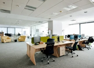 Angajații băncilor din Danemarca primesc pături ca să se încălzească la birou Birou de banca