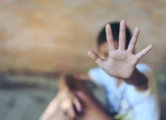 Un elev din India a fost ucis în bătaie de către un profesor din cauza unei greșeli de ortografie Elev agresat