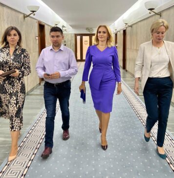 Ministrul Gabriela Firea anunță acordarea unui sprijin financiar pentru mamele și nou-născuții din familii vulnerabile Gabriela Firea