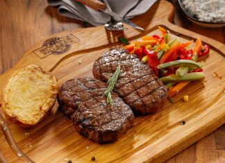 Un bărbat a refuzat să plătească factura la restaurant pentru 17 persoane. Familia l-a numit ”egoist” Sursă foto: Pixabay