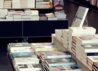 Cărți în magazinele alimentare, la Vâlcea