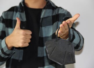 Bacău: La furat cu masca de protecție pe față