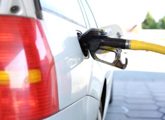 Prețul carburanților va fi compensat și în următoarele trei luni