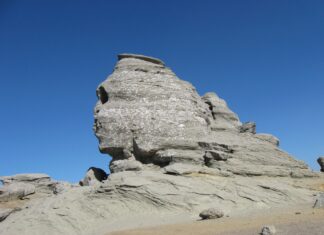 Sfinxul şi Babele din Bucegi sunt pe teritoriul judeţului Dâmboviţa, au decis magistrații Curții de Apel Pitești Sfinxul