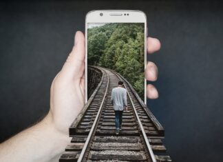 IARC: Utilizarea telefoanelor mobile nu cauzează tumori cerebrale