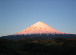 Escaladarea celui mai înalt vulcan activ din Eurasia, soldată cu 8 morți Kamèatka 2004 - Kljuèevská