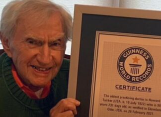 Cel mai bătrân medic din lume, în vârstă de 100 de ani, refuză să se pensioneze Captură video Youtube/News 5 Cleveland