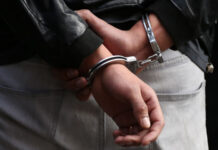 Trei persoane reţinute pentru că ar fi furat încălţăminte din magazinele unde erau angajate Arest