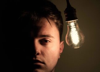 Românii vor putea beneficia de vouchere în valoare de 200 de lei pentru a-și schimba becurile Bec