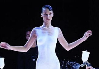 Rochie lichidă, prezentată în premieră de o casă de modă din Paris Rochie lichida