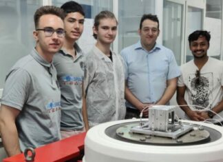 Un microsatelit construit de o echipă de liceeni români va fi lansat în spațiu cu o rachetă SpaceX Echipa de elevi