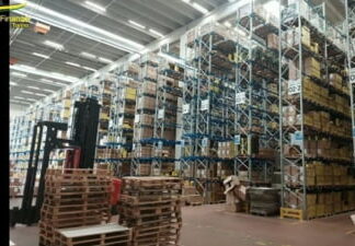 Fraudă de 20 de milioane de euro, în Italia, cu pantofi ieftini fabricați în România depozit