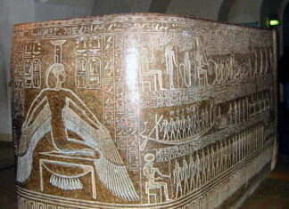 Descoperire arheologică lângă Cairo: Un sarcofag egiptean a stat într-o cameră funerară timp de mii de ani Sarcofag