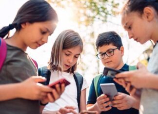 Jumătate de secol de la prima convorbire pe telefonul mobil Telefon copii