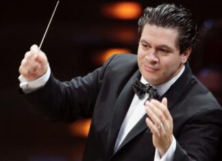 Cristian Măcelaru, cel mai bun dirijor al momentului, a fost decorat la Köln Sursă foto: Facebook/Ministerul Culturii