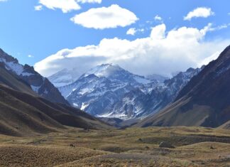 Doi alpiniști nevăzători români vor să cucerească vârful Aconcagua Aconcagua