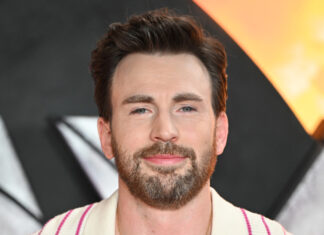 Chris Evans, interpretul Captain America, desemnat cel mai sexy bărbat în viaţă Chris Evans