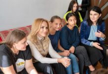 Ministrul Gabriela Firea, mesaj cu ocazia Zilei Mondiale a Copiilor Orfani: Am căutat permanent să le fiu alături financiar copiilor orfani și celorlalți copii din sistem Gabriela Firea