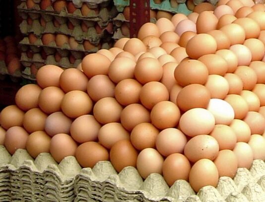 Supermarketurile din Marea Britanie raționalizează vânzarea de ouă oua