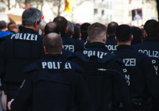 25 de persoane arestate și acuzate că doreau să răstoarne Guvernul din Germania politie germana