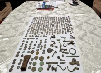 Tezaur unicat, descoperit în Neamţ de un tânăr pasionat de arheologie Tezaur