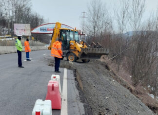 CNAIR lucrează la stabilizarea terenului care a alunecat pe DN1, în apropierea localității Breaza Lucrare Breaza