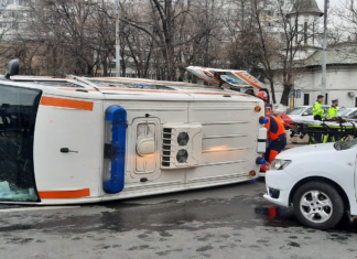 Exclusiv. Ambulanță implicată într-un accident rutier în sectorul 4
