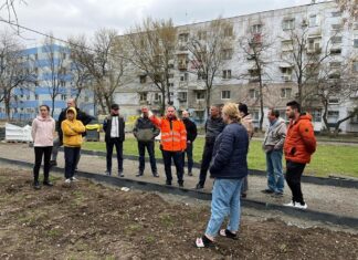 Rareș Hopincă, city manager Sector 5: ”Lucrăm în ritm alert, inclusiv în weekend! Reabilităm, facem noi locuri de parcare, plantăm tei” Sursă foto: Facebook/Infrastructură 5