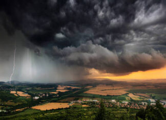 Avertizare de ploi, descărcări electrice și vijelii pentru 31 de județe din țară Vijelie