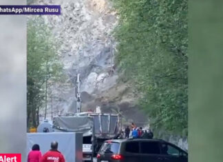 Trafic oprit în urma unei alunecări de teren pe un drum din județul Suceava Alunecare teren