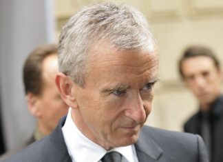 Bernard Arnault, cel mai bogat om din lume, a pierdut într-o zi 11,2 miliarde de dolari Bernard Arnault