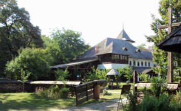 Vernisaje, lansări de carte, muzică tradiţională şi târg al meşterilor populari, organizate de miercuri la Muzeul Satului Muzeul Satului