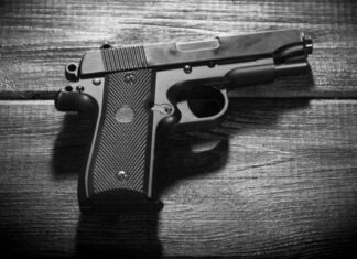 Elev anchetat penal pentru introducerea în şcoală a unui pistol de tip airsoft Pistol airsoft