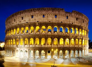 Închisoare sau amendă pentru un turist care şi-a scris numele pe Colosseum Coloseum