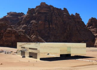 Cea mai mare clădire acoperită cu oglinzi din lume, construită în deșert Maraya