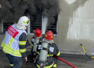 Incendiu de amploare la un service auto din Capitală Incendiu