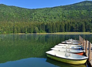 Autoritățile locale interzic accesul turiștilor cu bagaje la lacul Sfânta Ana Lacul Sfinta Ana