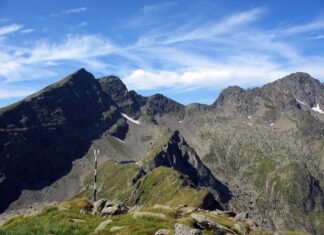 Refugiul Scara, construit în Munții Făgăraș la o altitudine de peste 2.000 de metri Negoiu