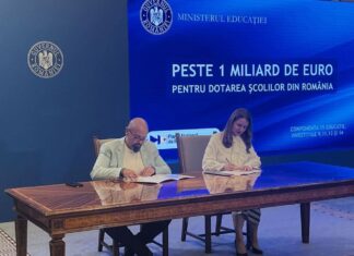Primarul Cristian Popescu Piedone a semnat contracte pentru modernizarea și digitalizarea a peste 50 de școli din Sectorul 5 Semnare contracte
