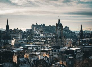 Un cuplu britanic a descoperit în castelul moștenit de la strămoșii lor un tablou care ar putea valora 2,5 milioane de dolari casel Scotia