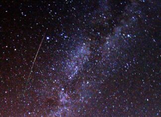 Perseide, ploaia de stele căzătoare, vizibilă în România Perseide