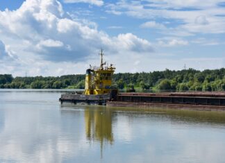 Cinci răniți în urma coliziunii între două nave pe Dunăre Barja