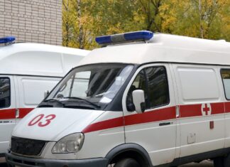 Ambulanță cu un deținut, implicată într-un accident în București Ambulanta