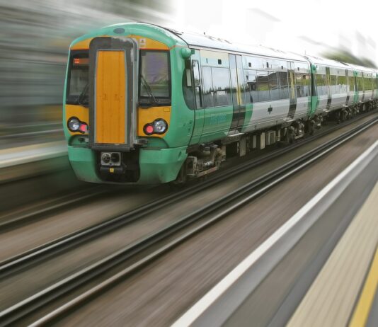 Accident feroviar grav în județul Olt. O persoană a murit Tren